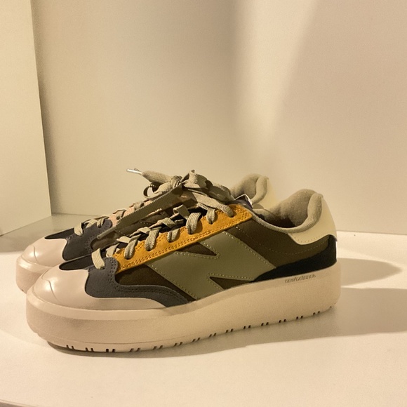 Earth Tone New Balance Size 8 Men US